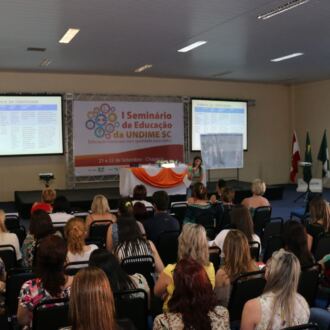 Primeiro dia do Seminário de Educação em Chapecó