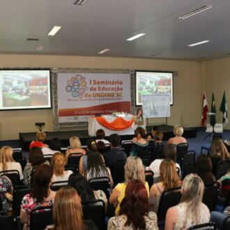 Primeiro dia do Seminário de Educação em Chapecó