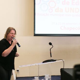 Primeiro dia do Seminário de Educação em Chapecó