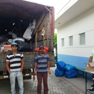 Corupá troca lixo por livro e recolhe quase dois quilos de materiais recicláveis