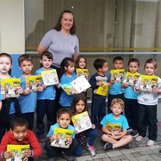 Corupá troca lixo por livro e recolhe quase dois quilos de materiais recicláveis
