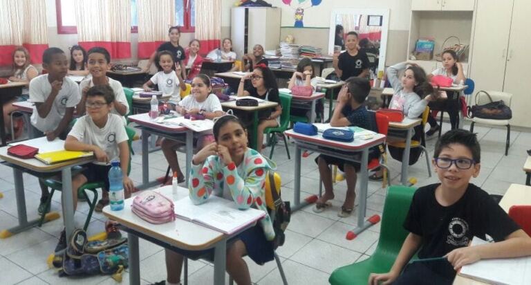 Crianças do terceiro ano da Escola Almirante Carvalhal