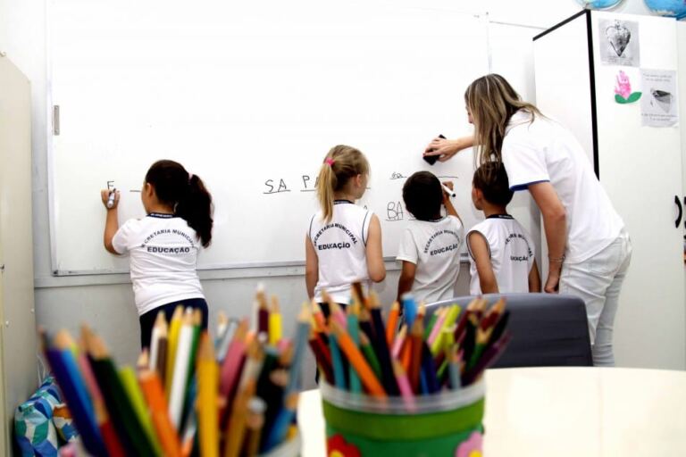Psicopedagogia Escolar auxilia crianças em fase de alfabetização