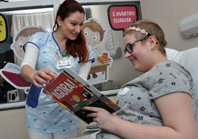 Pedagogia Hospitalar possibilita que crianças e adolescentes internados continuem estudando durante tratamento