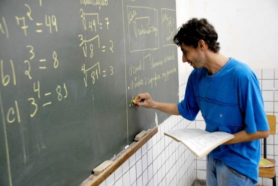 MEC anuncia piso salarial dos professores com aumento de 6,81%, índice acima da inflação