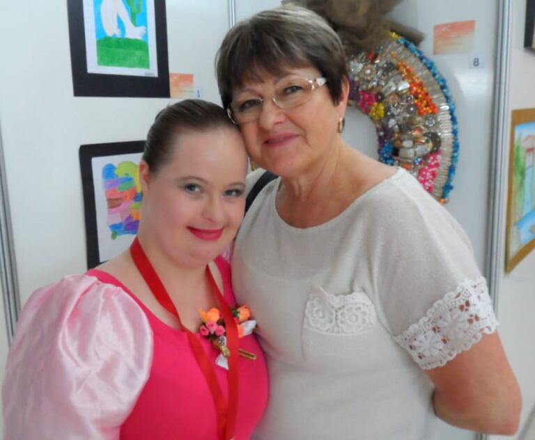 Ana Flávia Piovezana com sua mãe Nevair Regina Piovezana