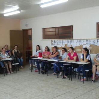 Redes Municipais de Ensino realizam parada de estudo para tratar da Base Nacional Comum Curricular e suas mudanças na Educação Infantil e Fundamental