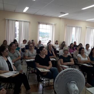 Redes Municipais de Ensino realizam parada de estudo para tratar da Base Nacional Comum Curricular e suas mudanças na Educação Infantil e Fundamental