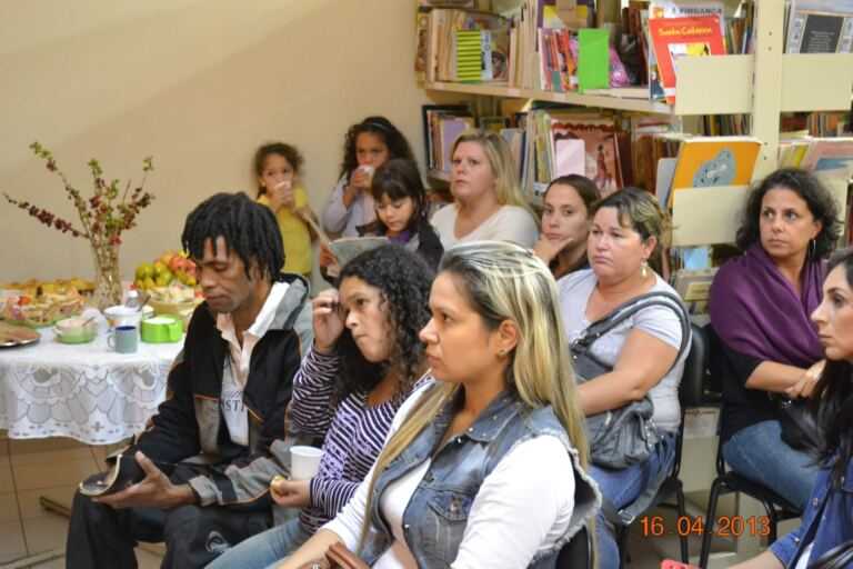 Escola de Florianópolis organiza “café literário com as famílias”