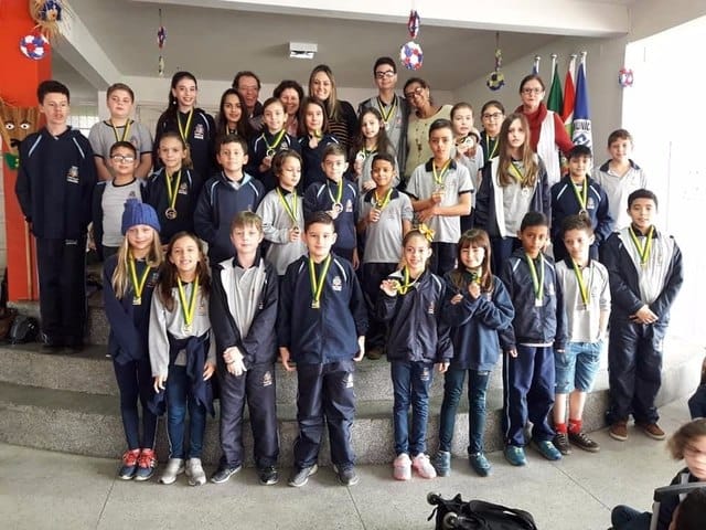 Escola municipal de Joinville bate recorde de medalhas em competição de matemática