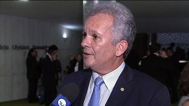 Professores e alunos poderão ser ouvidos sobre mudanças em currículo escolar
