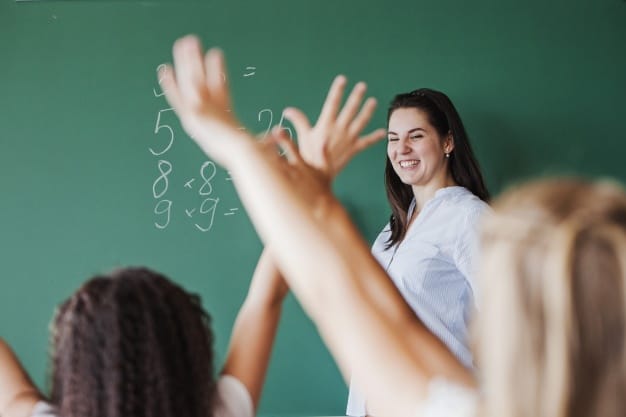 Proposta prevê isenção do Imposto de Renda a professores