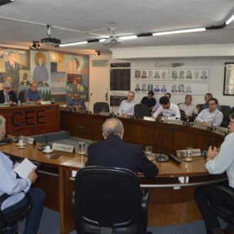 CEE/SC entrega versão preliminar do Currículo Base do Território Catarinense à Comissão de Educação Básica