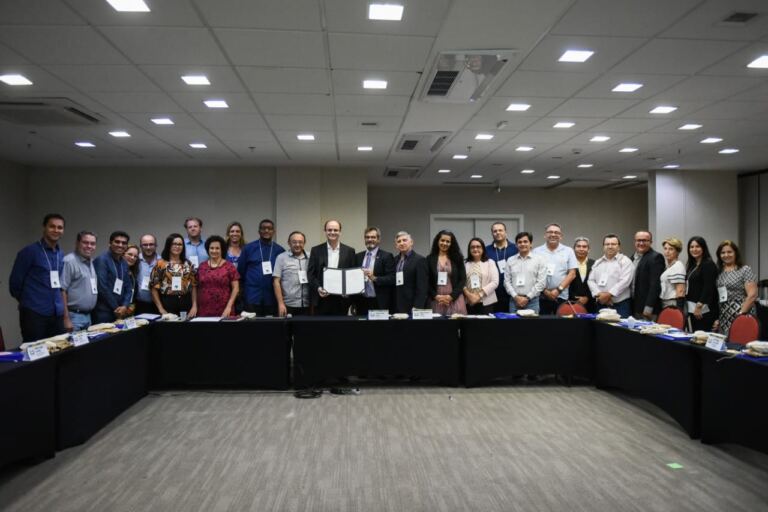 Ministro assina portaria que define reajuste de recursos para educação básica em reunião da Undime