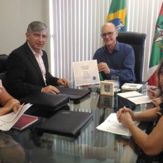 Undime-SC se reúne com o secretário de Estado para estabelecer regime de colaboração entre as entidades educacionais