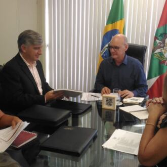 Undime-SC se reúne com o secretário de Estado para estabelecer regime de colaboração entre as entidades educacionais