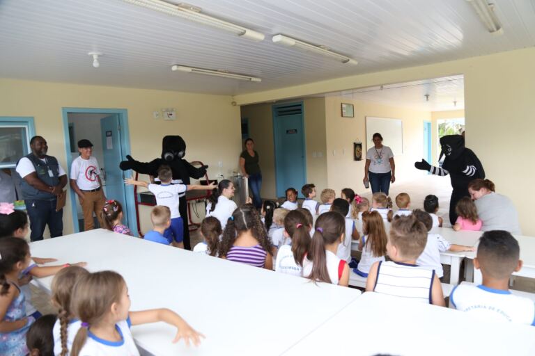 Guabiruba realiza campanha de conscientização nas escolas para combater o Aedes aegypti