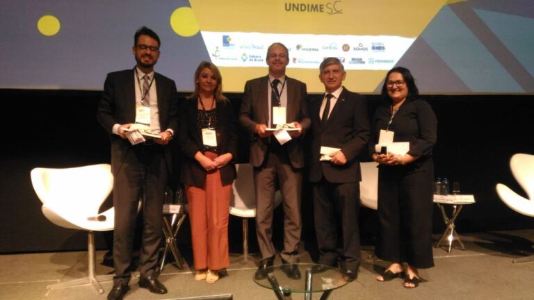 Mesa debate monitoramento dos Planos Municipais de Educação