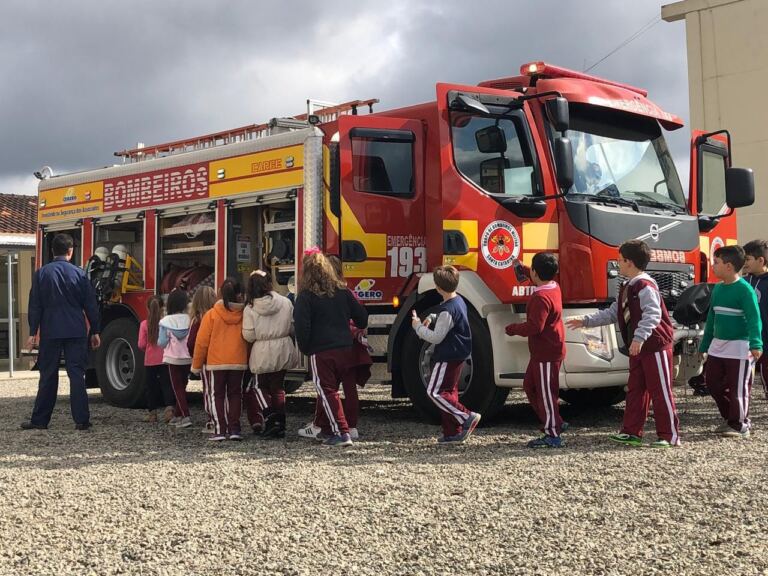 Bombeiros levam informação aos alunos da rede pública de São Lugdero