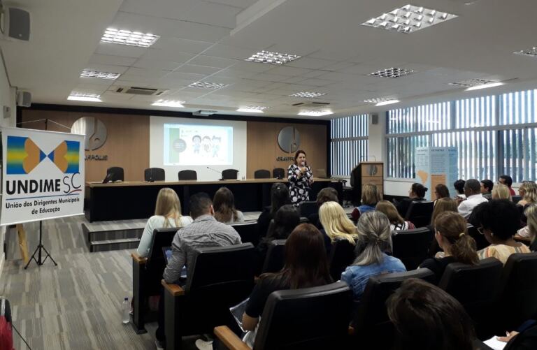 UndimeSC promove encontro de formação continuada sobre o Currículo Catarinense