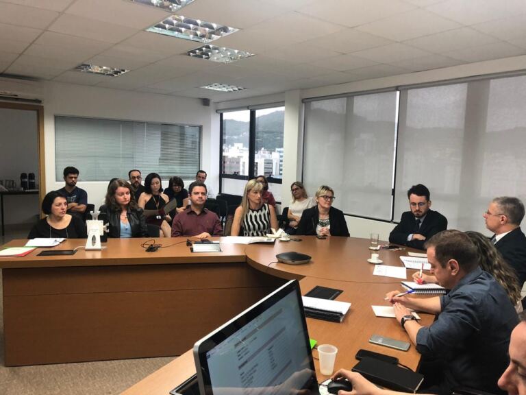 UNDIME/SC participa de reunião de avaliação dos painéis de acompanhamento dos planos Estadual e municipais junto ao MPSC