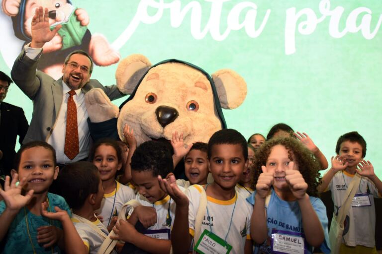 MEC lança programa “Conta pra Mim” para incentivar a leitura para crianças no ambiente familiar