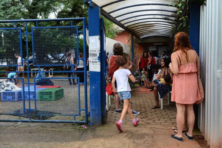 São Paulo – Alunos, funcionários e pais fazem ato contra o fechamento da Creche Oeste da Universidade de São Paulo (USP) (Rovena Rosa/Agência Brasil)