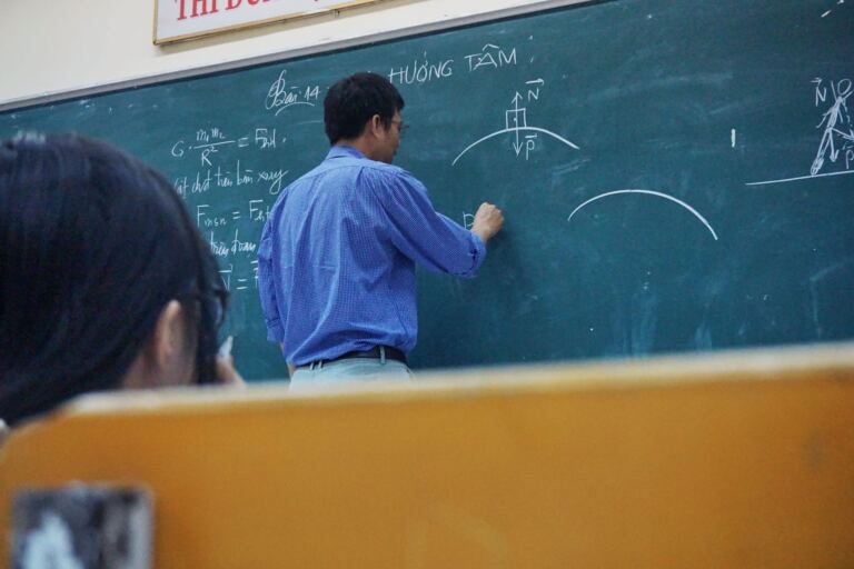 SC tem mais de 200 vagas abertas para professores em concursos e processos seletivos
