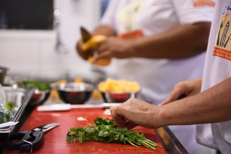 Sancionada a lei que autoriza, em caráter excepcional, a distribuição de gêneros alimentícios adquiridos com recursos do Pnae