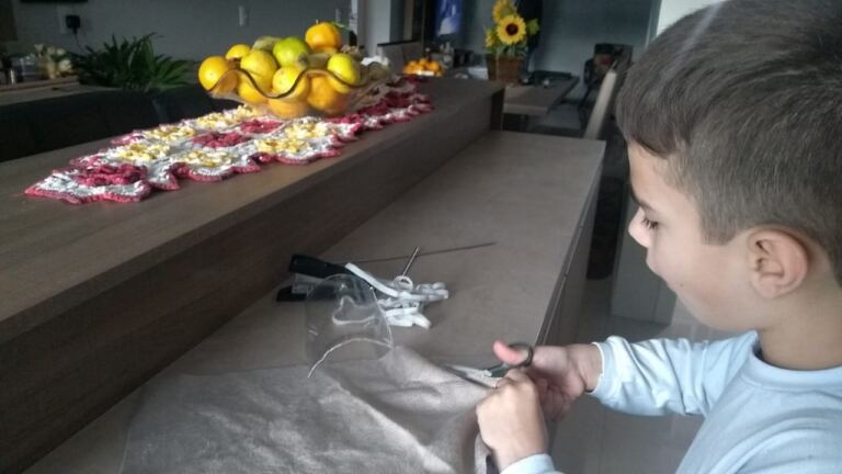Alunos de Piratuba aprendem a confeccionar máscaras de proteção em aulas on-line
