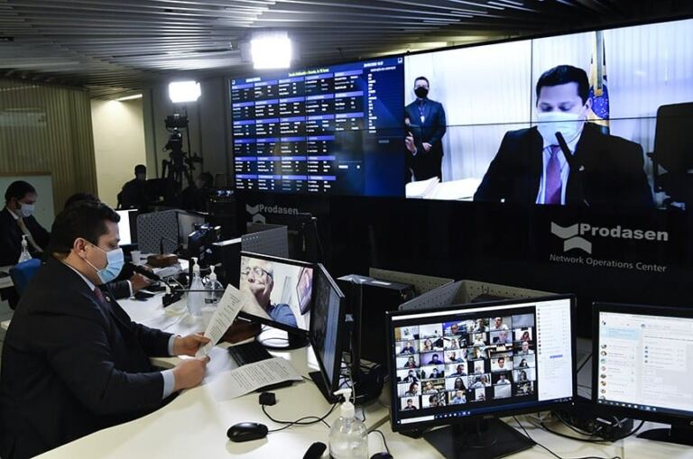 Congresso prorroga validade da MP que flexibiliza calendário escolar
