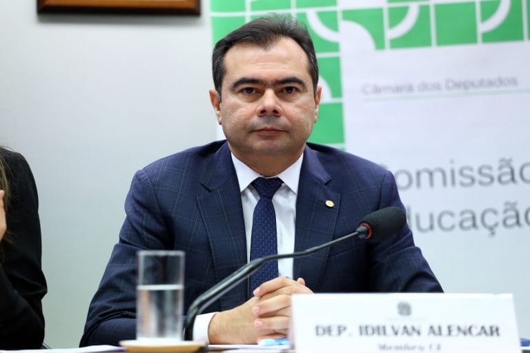 Proposta estabelece estratégia nacional para retorno às aulas