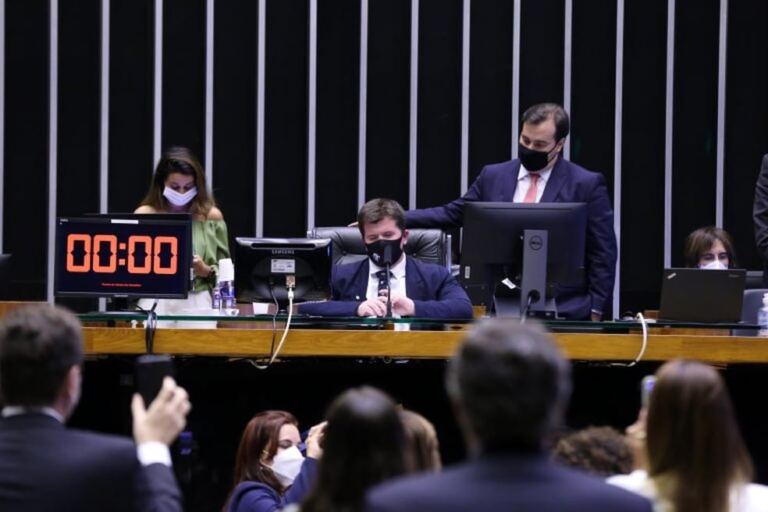 Novo Fundeb deve ser votado em agosto no Senado, diz Flávio Arns