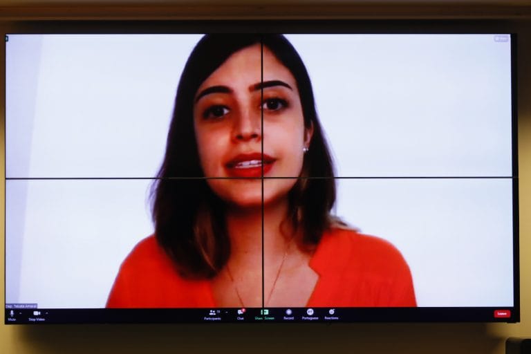 Para Tabata Amaral, a oferta de internet gratuita é fundamental para a retomada das aulas