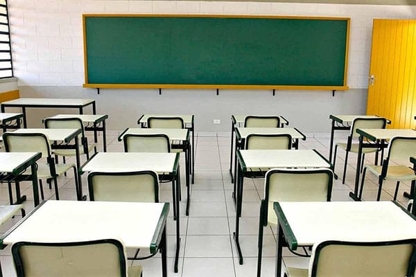 Cresce número de escolas públicas sem banheiro e internet banda larga; 35,8 mil não têm coleta de esgoto