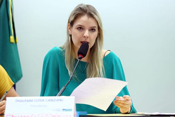 Relatora vai buscar consenso sobre projeto que permite educação dos filhos em casa