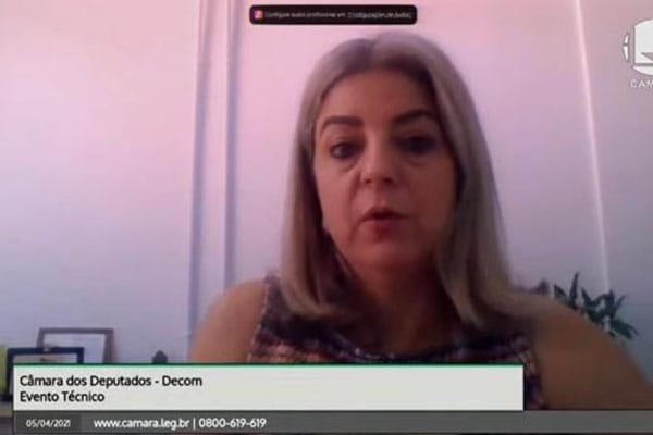 Educação domiciliar é tema de debate na Câmara dos Deputados