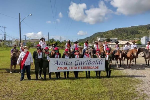 Guardiãs participam de homenagem à Anita em Paulo Lopes (SC)
