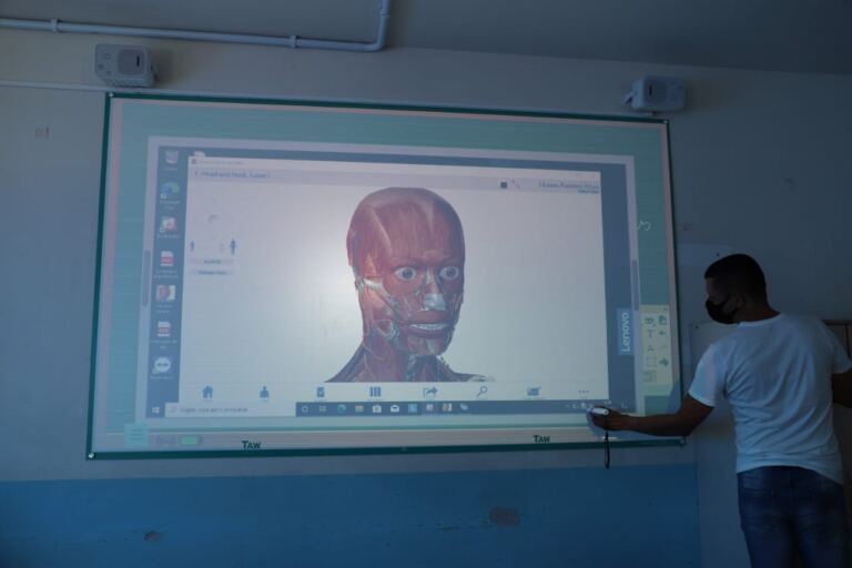 Guabiruba adquire 66 lousas digitais interativas para escolas do município