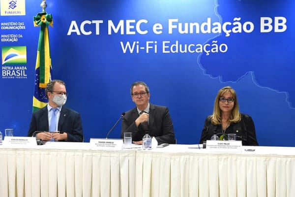 MEC e Fundação Banco do Brasil assinam acordo para levar educação e desenvolvimento social ao interior do país