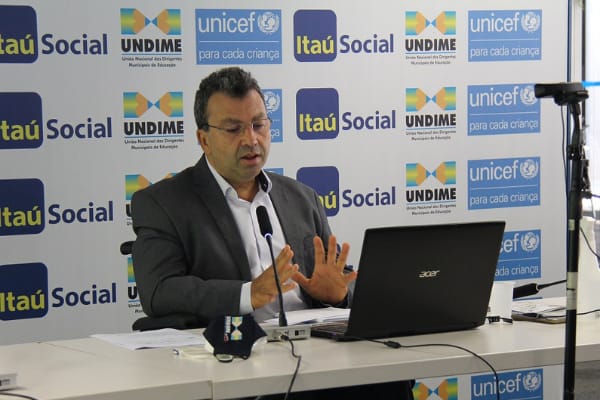 Maioria das escolas municipais está adotando estratégias combinadas, com aulas remotas e presenciais, revela pesquisa da Undime com apoio do UNICEF e Itaú Social