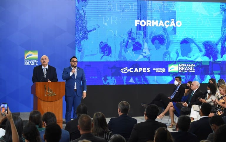 Ministro da Educação assina Portaria do novo valor do Piso Salarial dos professores