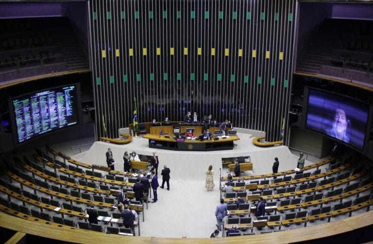 Aprovada urgência para projeto que cria Sistema Nacional de Educação