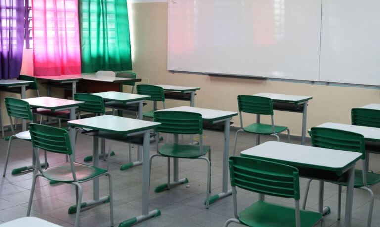 São Paulo – Sala de aula vazia da Escola Estadual Terezine Arantes Ferraz Bibliotecaria, no Parque Casa de Pedra, zona norte da capital.