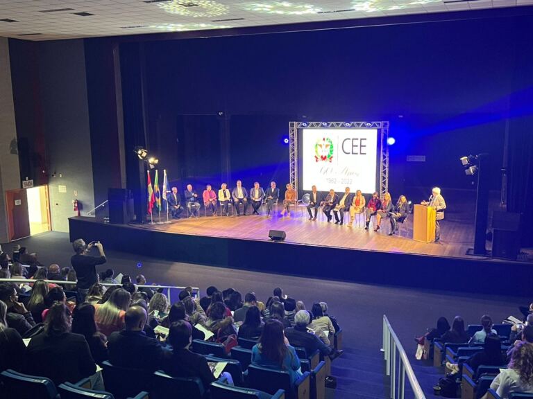 Undime Santa Catarina é representada por membro da executiva na abertura do 10º Seminário Estadual de Sistemas de Ensino, em Tubarão (SC)