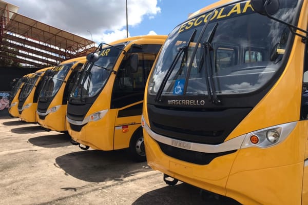 Ônibus escolares estão disponíveis para aquisição por estados e municípios
