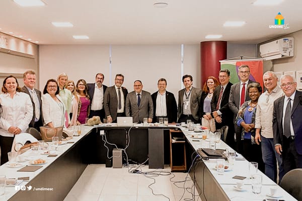 Presidente representa a Região Sul em reunião com a equipe de transição de governo