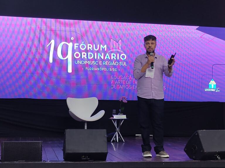 Assessor da Undime Vilmar Klemann em Palestra no 19º Fórum Ordinário