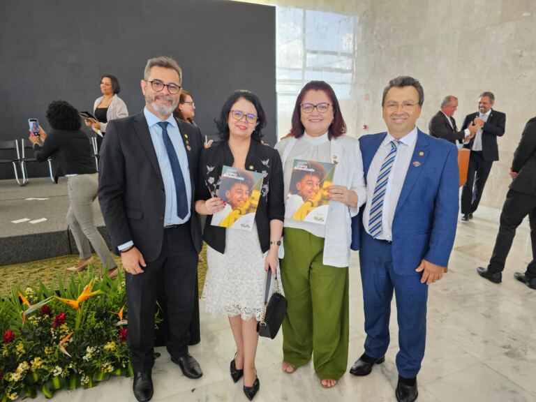 “Vamos alfabetizar nossos estudantes na idade adequada para que possam ter esperança de um futuro melhor”, diz presidente da Undime na assinatura do Compromisso