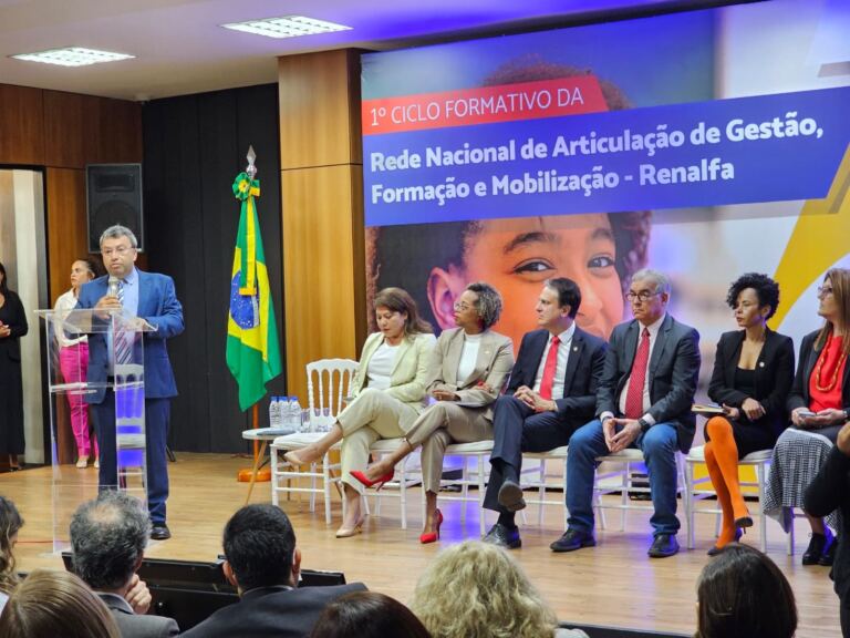 Undime toma posse no Comitê Estratégico Nacional do Compromisso Criança Alfabetizada
